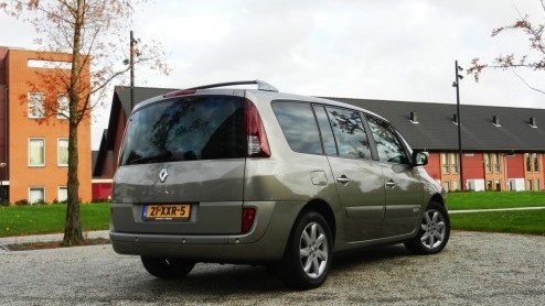 Het segment van de grote MPV's is de laatste jaren consistent; het aantal modellen is op n hand te tellen en daar verandert weinig in. De huidige generatie Renault Espace gaat na tien jaar de vierde