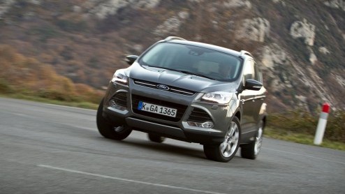 De Ford Kuga staat helemaal nieuw in de showroom. Maak nu een proefrit.