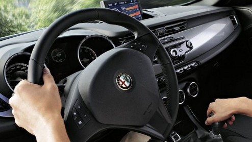 Alfa Romeo heeft twee actiepakketten bedacht voor de Giulietta in het kader van meer voor minder. Het voordeel kan oplopen tot bijna vier mille, dat voor de zakelijke berijder een lagere netto bijtell