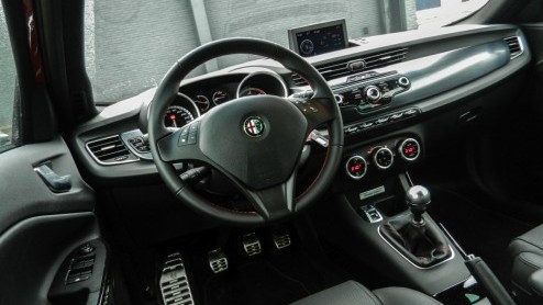 Autotest Alfa Romeo Giulietta 1.6 JTDm diesel met 20% bijtelling. Geteste uitvoering is een Limited Edition Sport met vele extra's.