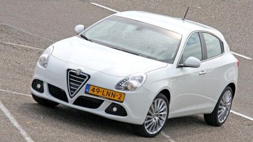 Een automaat met dubbele koppeling houdt rijden sportief. Bij Alfa kun je tegenwoordig ook 'Schumacheren' achter het stuur en wel in de MiTo en Giulietta. Wij namen de Giulietta 1.4 TCT ter hand om te