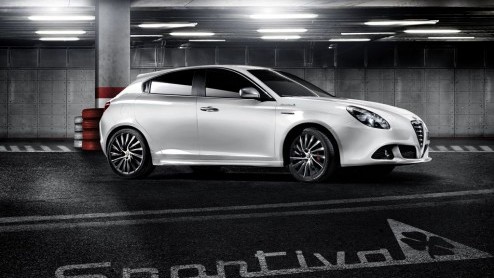 Alfa introduceert het Pack QV Sportiva op de MiTo en Giulietta. Dit sportpakket benadert de looks van de echte QV-topmodellen vanaf 1350 euro meerprijs. Laat maar zien!
