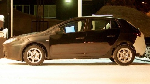 De Alfa Romeo 147 gaat al flink wat jaren mee. Dat het tijd is voor een opvolger, weet het merk als geen ander. De 149 staat voor medio 2009 op stapel en de Italianen zijn druk met testwerk. Onze spio