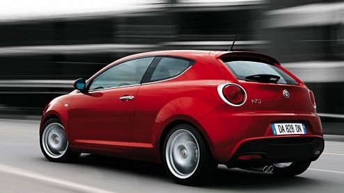De Alfa MiTo trekt zich niets aan van de CO2-grenzen, die volgend jaar worden aangescherpt. Zijn makers hebben de CO2 uitstoot van de 1.3 JTDm diesel verlaagd naar 88 gram en dus komt de kleine Italia