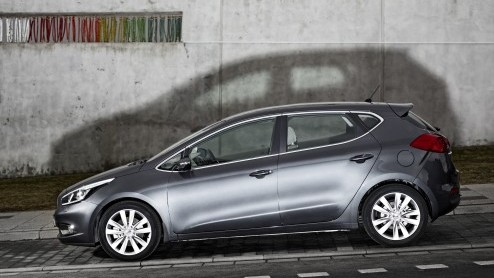 Opvallend nieuws uit de hoek van Kia. De nieuwe cee'd wordt leverbaar met de DCT-tranmissie in combinatie met de 1.6 GDI benzinemotor. En dat dat terwijl neef Hyundai i30 het met een conventionele aut