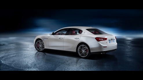 Maserati heeft eerder dit jaar in Shanghai de Ghibli uit de doeken gedaan. Vanaf augustus staat hij bij de dealer. Prijzen beginnen bij 80.376 euro.