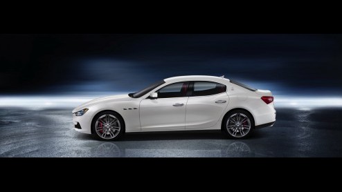Maserati heeft eerder dit jaar in Shanghai de Ghibli uit de doeken gedaan. Vanaf augustus staat hij bij de dealer. Prijzen beginnen bij 80.376 euro.