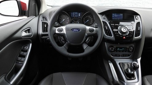 Gisteren hebben we uitgebreid kunnen testrijden met de nieuwe Ford Focus. Vandaag biedt het programma ook die mogelijkheid, al wisselen we de sleutels om van de 2.0 TDCi Powershift voor een 1.6 liter