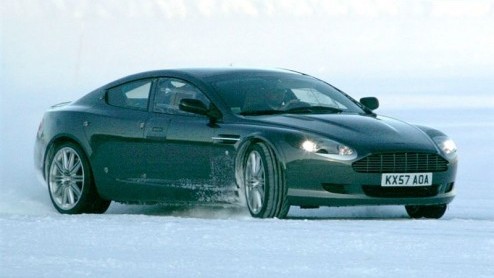 De ene scoop na de andere stroomt de redactie binnen. Dit keer spionage rondom een Aston Martin Rapide.We zagen de concept al in 2006 ten tonele verschijnen in Detroit; hier het bewijs dat de Rapide u