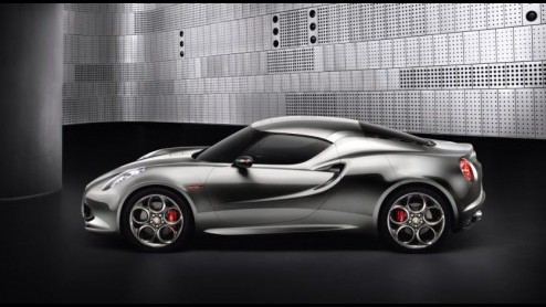 De Alfa Romeo 4C Concept, die eerder dit jaar op de Autosalon van Genve werd onthuld, staat in Frankfurt weer in de schijnwerpers. Alfa kondigt aan de compacte sportauto in 2013 op de markt te brenge