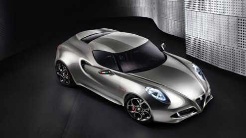 De Alfa Romeo 4C Concept, die eerder dit jaar op de Autosalon van Genve werd onthuld, staat in Frankfurt weer in de schijnwerpers. Alfa kondigt aan de compacte sportauto in 2013 op de markt te brenge