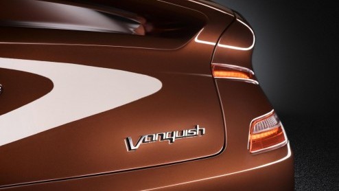 Groot nieuws bij Aston Martin. Het merk heeft de nieuwe Vanquish onthuld, opgetrokken uit lichtgewicht koolstofvezel en voorzien van een aanzienlijk opgewaardeerde zesliter V12. De DBS mag binnenkort 