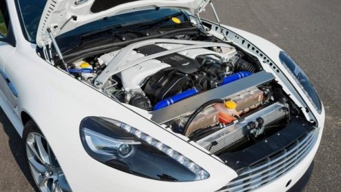 Bosch en Aston Martin hebben samen deze DB9 Plug-in Hybrid gebouwd. Een initiatief van Bosch, bedoeld om aan te tonen hoe hybridetechnologie de prestaties van een sportwagen kunnen verbeteren.
