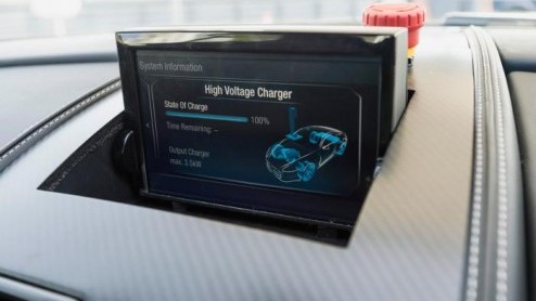 Bosch en Aston Martin hebben samen deze DB9 Plug-in Hybrid gebouwd. Een initiatief van Bosch, bedoeld om aan te tonen hoe hybridetechnologie de prestaties van een sportwagen kunnen verbeteren.
