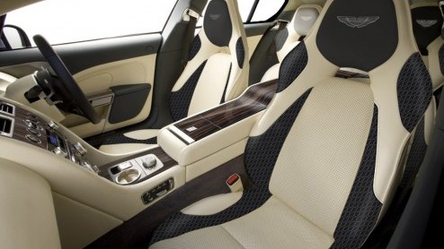 Bertone heeft in opdracht van Aston Martin de Jet 2+2 gebouwd, een shooting brake-achtige op basis van de Rapide.