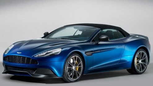 Aston Martin rolt eind dit jaar de Vanquish Volante bij de dealers binnen. De zomerse versie is voorzien van een stoffen kap en zou qua prestaties niet inboeten op die van de coup.