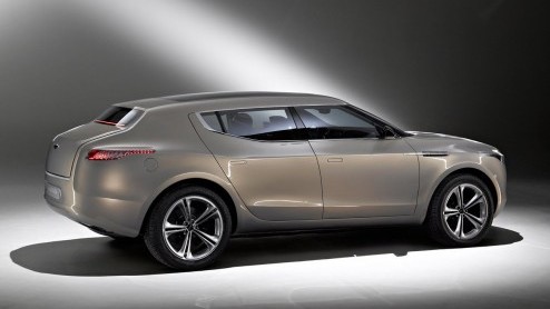 Lagonda herleeft. Aston Martin roept de naam als merk weer in het leven om daarmee een luxe SUV op de markt te brengen die de opper-SUV's naar een tweede plan moet schuiven.
