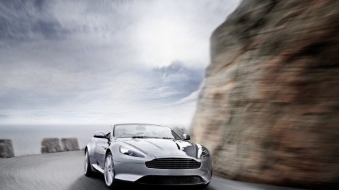 Aston Martin mag niet ontbreken op de Autosalon van Genve. Het prestigemerk is van de partij met een nieuw model; de Virage. Hij is ontwikkeld als Coupe en Cabriolet mag rekenen op heel veel power ui