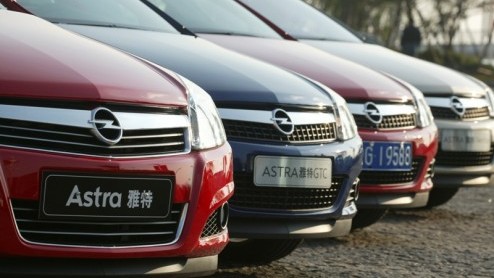 In navolging van andere merken ziet Opel ook wel brood in China als afzetmarkt. De Duitse autofabrikant breidt het modelgamma daar uit met de Astra sedan en presenteerde het merk daar de Flextreme con