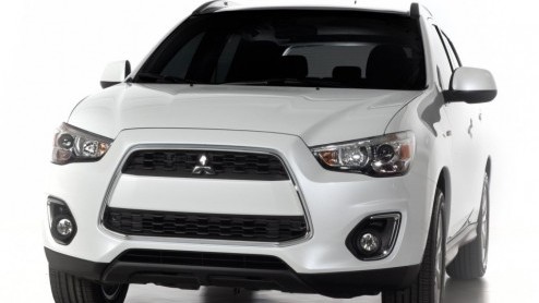 Volgende nieuwkomer op de autobeurs in New York is de Mitsubishi Outlander Sport gepresenteerd. De compacte crossover, die bij ons te boek staat als ASX heeft een facelift gekregen.