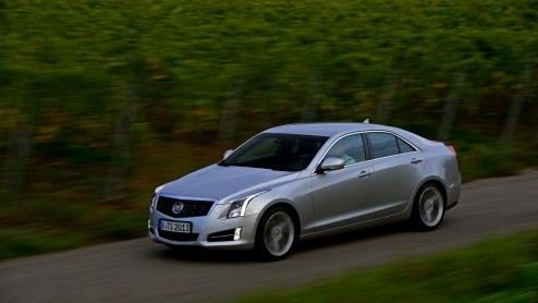 Momenteel maken we in Frankfurt kennis met de nieuwe Cadillac ATS, een sportsedan in een luxeverpakking die tegen de schenen van de Duitse concurrentie moet gaan schoppen. Hij is binnenkort leverbaar