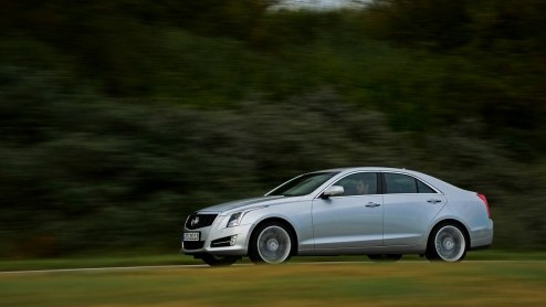 Momenteel maken we in Frankfurt kennis met de nieuwe Cadillac ATS, een sportsedan in een luxeverpakking die tegen de schenen van de Duitse concurrentie moet gaan schoppen. Hij is binnenkort leverbaar