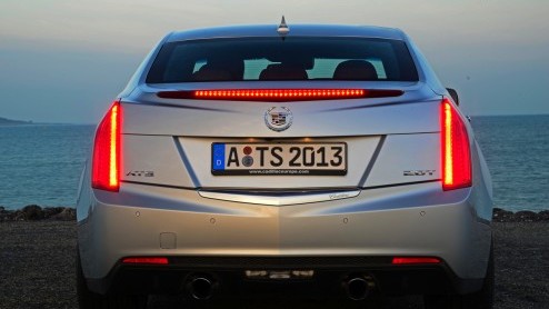 Momenteel maken we in Frankfurt kennis met de nieuwe Cadillac ATS, een sportsedan in een luxeverpakking die tegen de schenen van de Duitse concurrentie moet gaan schoppen. Hij is binnenkort leverbaar