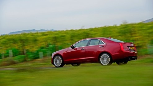 Als Cadillac een nieuwe ATS aankondigt en m een sportsedan noemt, dan staan onze zintuigen direct op scherp. Maakt het Amerikaanse merk die belofte waar? Past hij in beoogde straatje van de Audi A4, 