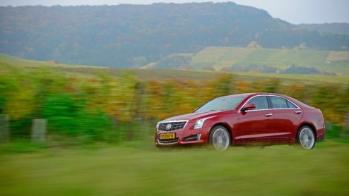 Als Cadillac een nieuwe ATS aankondigt en m een sportsedan noemt, dan staan onze zintuigen direct op scherp. Maakt het Amerikaanse merk die belofte waar? Past hij in beoogde straatje van de Audi A4, 
