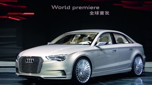 Onlangs presenteerde Audi ons de elektrisch aangedreven A3 e-tron. Een ruime week later is het alweer de beurt aan de A3 e-tron concept met hybridetechniek. Het studiemodel is gebaseerd op de volgende