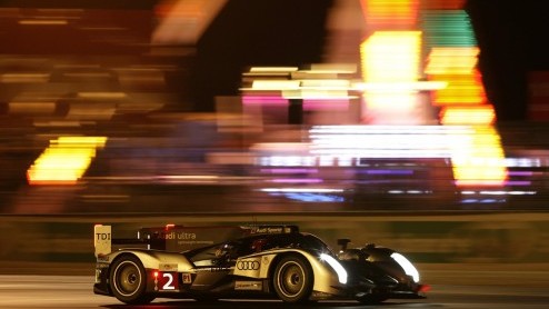 Audi heeft met de nieuwe R18 TDI de overwinning behaald in de 24-uursrace van Le Mans. Een knappe prestatie, aangezien twee van de drie Audi-bolides al in de eerste acht uur van de race werden afgesch