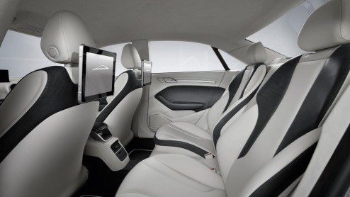 Audi maakt de A3 concept officieel. Hij debuteert als sedan, aangezien die carrosserievariant ook voor de compacte middenklasser is weggelegd. Bescheiden als de Duitsers zijn zit er een dijk van een v
