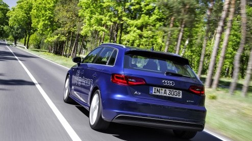 Audi heeft een richtprijs bekend gemaakt van de A3 Sportback g-tron. De g-tron is geschikt voor het gebruik van zowel benzine als aardgas (CNG). Eind oktober opent Audi de orderboeken.