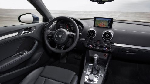 Audi heeft een richtprijs bekend gemaakt van de A3 Sportback g-tron. De g-tron is geschikt voor het gebruik van zowel benzine als aardgas (CNG). Eind oktober opent Audi de orderboeken.