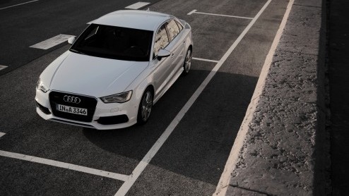 Autotest van Audi A3 Limousine, de nieuwe vierdeurs A3 Sedan die dit najaar bij de dealer staat. Iets sportiever dan de andere A3's, maar met een vleugje chique.