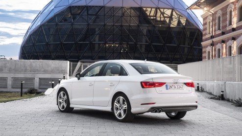 Autotest van Audi A3 Limousine, de nieuwe vierdeurs A3 Sedan die dit najaar bij de dealer staat. Iets sportiever dan de andere A3's, maar met een vleugje chique.