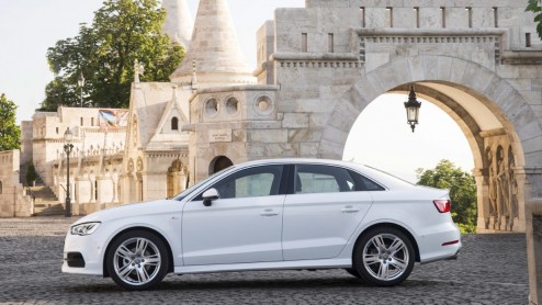 Autotest van Audi A3 Limousine, de nieuwe vierdeurs A3 Sedan die dit najaar bij de dealer staat. Iets sportiever dan de andere A3's, maar met een vleugje chique.
