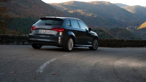 Toen Audi in april de nieuwe A3 introduceerde, was meteen duidelijk dat de vijfdeursversie al ver in de pijplijn zat. Hij heet weer Sportback en al moet de klant er nog minimaal tot februari 2013 op w