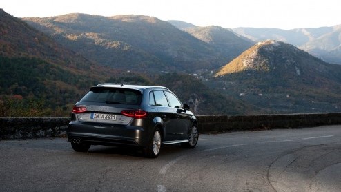 Toen Audi in april de nieuwe A3 introduceerde, was meteen duidelijk dat de vijfdeursversie al ver in de pijplijn zat. Hij heet weer Sportback en al moet de klant er nog minimaal tot februari 2013 op w