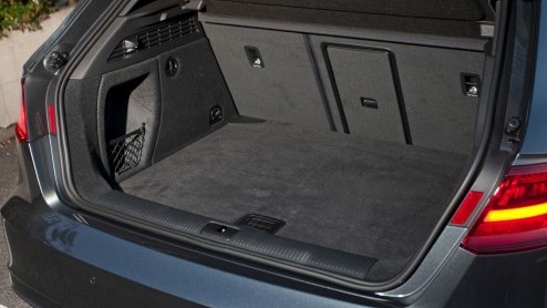 Toen Audi in april de nieuwe A3 introduceerde, was meteen duidelijk dat de vijfdeursversie al ver in de pijplijn zat. Hij heet weer Sportback en al moet de klant er nog minimaal tot februari 2013 op w