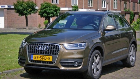Zoals we onlangs betoogden, gaat het met de verkoop van de grote SUVs  met uitzondering van de Porsche Cayenne  in ons land duidelijk bergafwaarts, maar stijgen de kleinere exemplaren onder zulke 