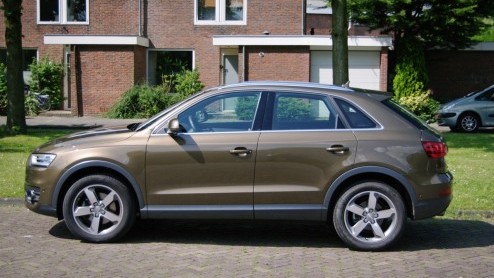 Zoals we onlangs betoogden, gaat het met de verkoop van de grote SUVs  met uitzondering van de Porsche Cayenne  in ons land duidelijk bergafwaarts, maar stijgen de kleinere exemplaren onder zulke 