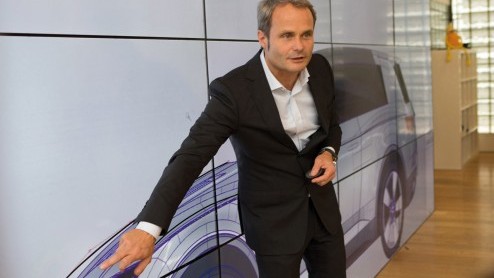 Nieuwe Audi Q7 pakt het helemaal anders aan, zowel qua design als techniek. Door gebruik van aluminium zo'n 300-400 kg lichter dan voorganger.