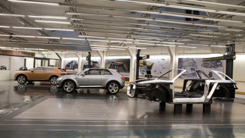 Nieuwe Audi Q7 pakt het helemaal anders aan, zowel qua design als techniek. Door gebruik van aluminium zo'n 300-400 kg lichter dan voorganger.