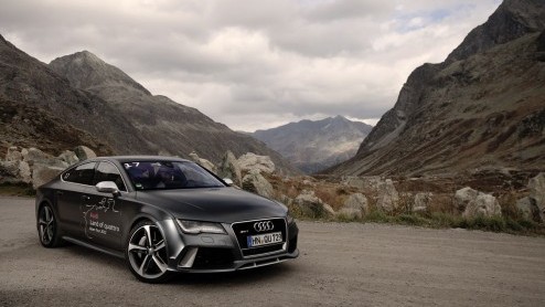 Audi kreeg 30 jaar geleden een dochter: quattro GmbH. Hier worden alle huidige RS-modellen ontwikkeld en gebouwd. Tijd voor een feestje met verschillende RS-modellen waaronder de nieuwe RS Q3.