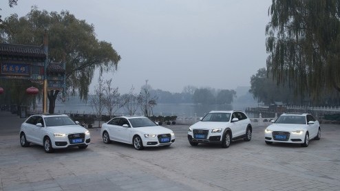 Audi viert successen China. In 1988 betrad Audi de Chinese markt met de Audi 100. Inmiddels is de tweemiljoenste Audi in China verkocht.