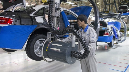 Audi viert successen China. In 1988 betrad Audi de Chinese markt met de Audi 100. Inmiddels is de tweemiljoenste Audi in China verkocht.