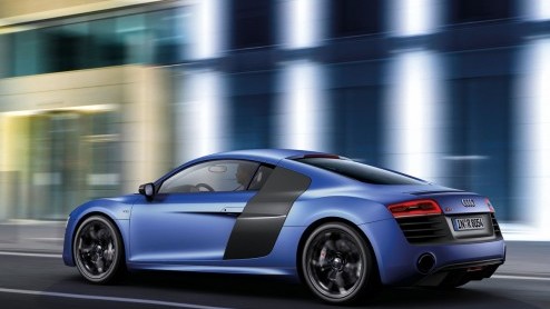 Audi heeft de prijzen van de vernieuwde R8 bekend gemaakt, die begin volgende maand bij de dealer arriveert. Met een vanafprijs van 176.940 euro is de geupdate R8 ruim tien mille goedkoper dan zijn vo