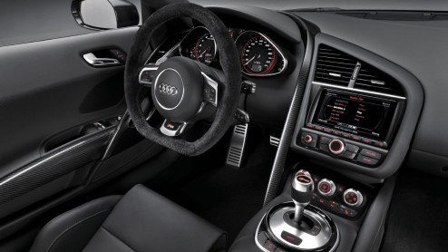 Audi heeft de prijzen van de vernieuwde R8 bekend gemaakt, die begin volgende maand bij de dealer arriveert. Met een vanafprijs van 176.940 euro is de geupdate R8 ruim tien mille goedkoper dan zijn vo