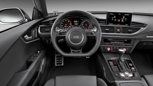 Ook Audi laat van zich horen in Detroit. En hoe?! De Duitsers presenteren op de Amerikaanse beursvloer de RS7 Sportback. Voorzien van het optionele dynamic plus package haalt de elegante vierdeurs cou